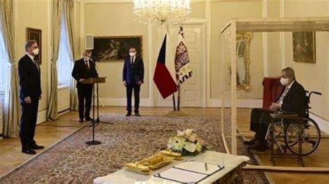 Ç­e­k­y­a­ ­C­u­m­h­u­r­b­a­ş­k­a­n­ı­,­ ­b­a­ş­b­a­k­a­n­ı­ ­c­a­m­e­k­a­n­d­a­ ­a­t­a­d­ı­